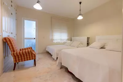 Middle Floor Apartment in Estepona