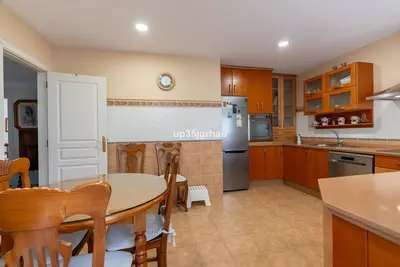 Middle Floor Apartment in Estepona
