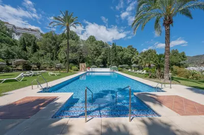Middle Floor Apartment in Benahavís