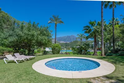 Middle Floor Apartment in Benahavís