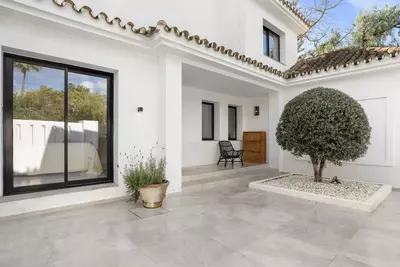 Detached Villa in Nueva Andalucía