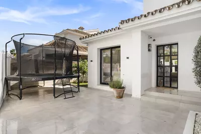Detached Villa in Nueva Andalucía