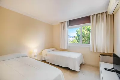 Middle Floor Apartment in Nueva Andalucía