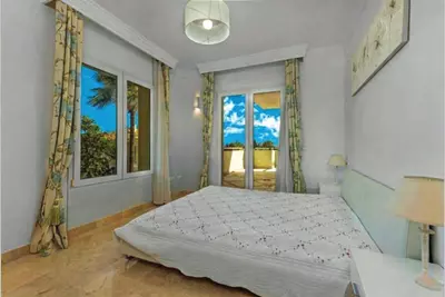Middle Floor Apartment in Casares Playa