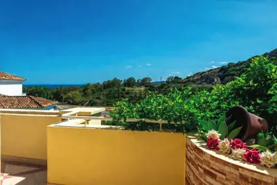 Middle Floor Apartment in Casares Playa