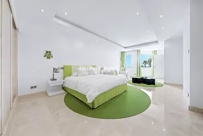 Middle Floor Apartment in Puerto Banús