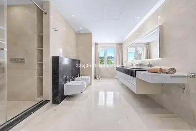 Middle Floor Apartment in Puerto Banús