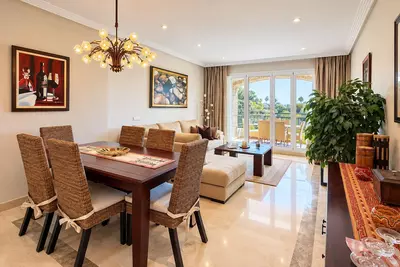 Middle Floor Apartment in Benahavís