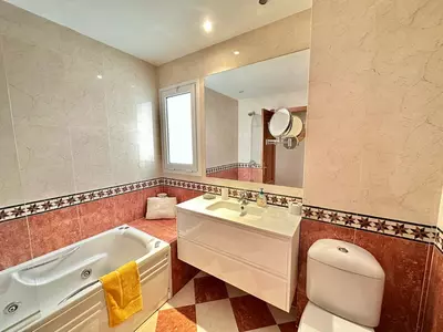 Middle Floor Apartment in Nueva Andalucía