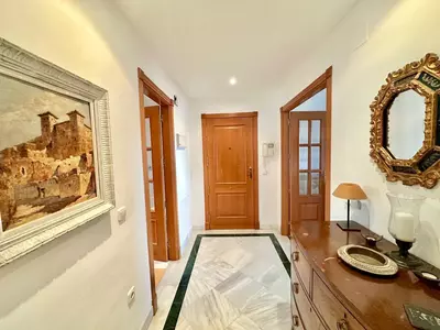 Middle Floor Apartment in Nueva Andalucía
