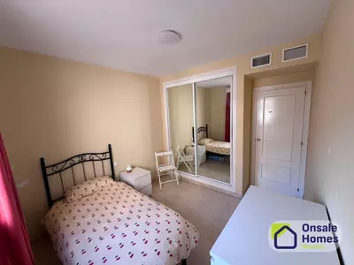 Middle Floor Apartment in Estepona