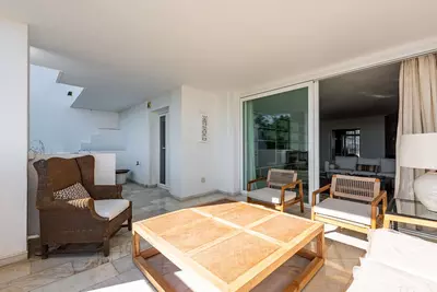 Middle Floor Apartment in Bel Air