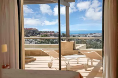 Middle Floor Apartment in Nueva Andalucía