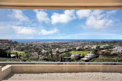 Middle Floor Apartment in Nueva Andalucía
