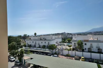 Middle Floor Apartment in Estepona