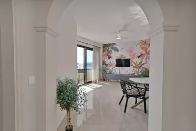 Middle Floor Apartment in Estepona
