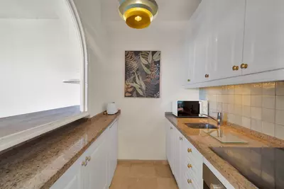 Middle Floor Apartment in Estepona