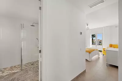 Middle Floor Apartment in Nueva Andalucía