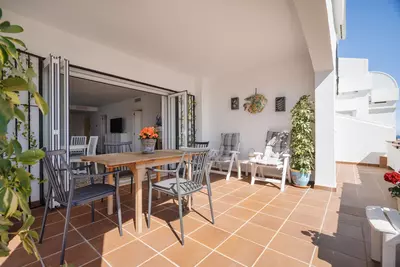 Middle Floor Apartment in Nueva Andalucía