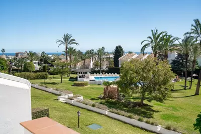Middle Floor Apartment in Nueva Andalucía
