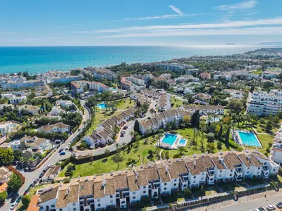 Middle Floor Apartment in Nueva Andalucía