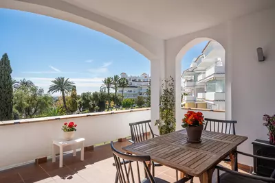 Middle Floor Apartment in Nueva Andalucía