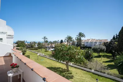 Middle Floor Apartment in Nueva Andalucía