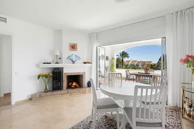 Middle Floor Apartment in Nueva Andalucía