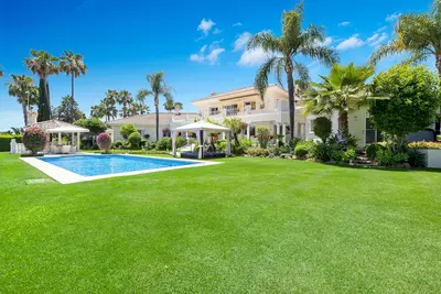 Detached Villa in Nueva Andalucía