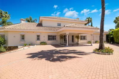 Detached Villa in Nueva Andalucía
