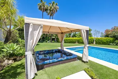 Detached Villa in Nueva Andalucía
