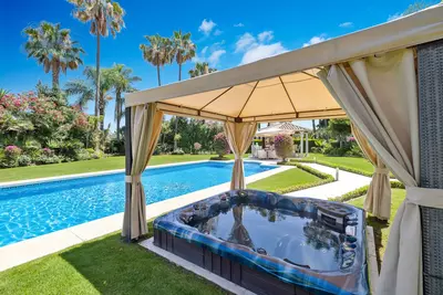 Detached Villa in Nueva Andalucía