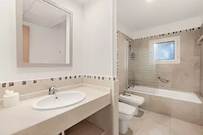 Middle Floor Apartment in Manilva