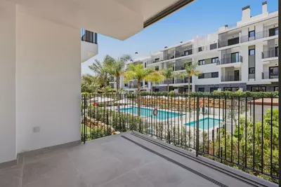 Middle Floor Apartment in Estepona