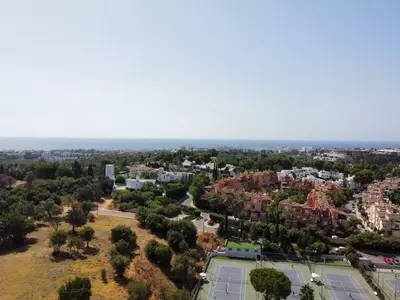 Middle Floor Apartment in Nueva Andalucía