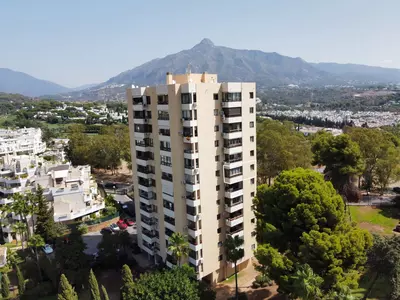 Middle Floor Apartment in Nueva Andalucía