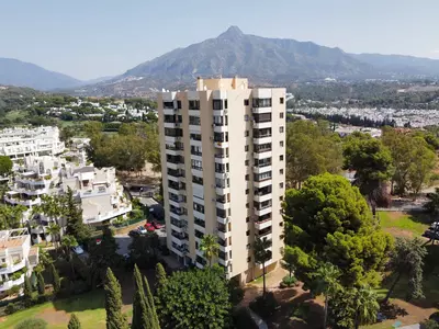 Middle Floor Apartment in Nueva Andalucía