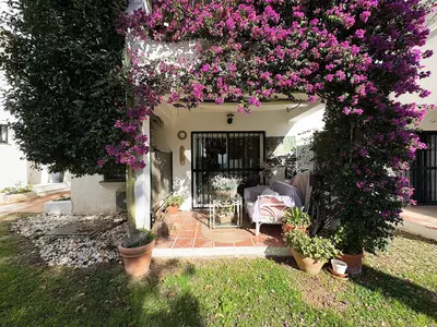 Semi-Detached House in Bel Air