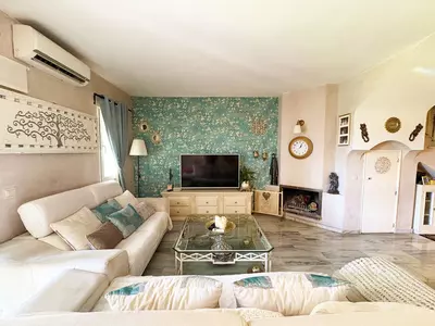 Semi-Detached House in Bel Air
