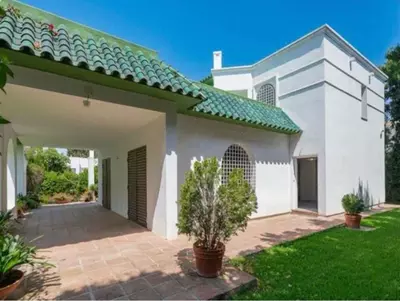 Detached Villa in Artola