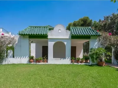 Detached Villa in Artola