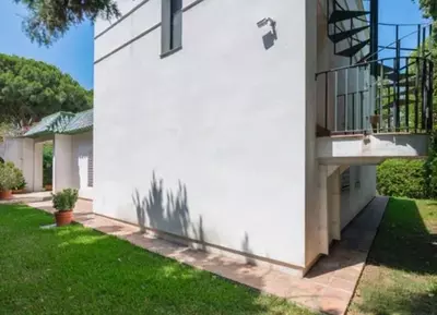 Detached Villa in Artola