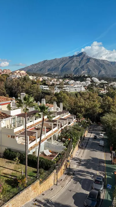 Middle Floor Apartment in Nueva Andalucía