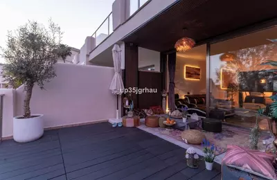 Middle Floor Apartment in Estepona