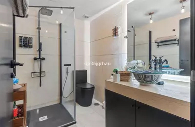 Middle Floor Apartment in Estepona