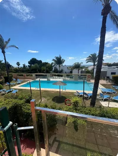 Middle Floor Apartment in Estepona