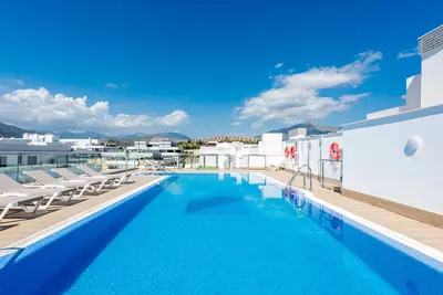 Middle Floor Apartment in Nueva Andalucía