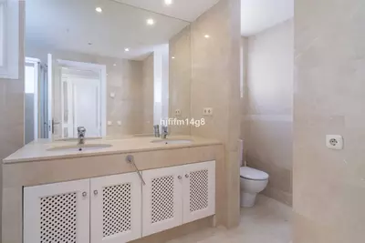 Middle Floor Apartment in Nueva Andalucía