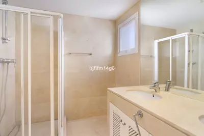 Middle Floor Apartment in Nueva Andalucía