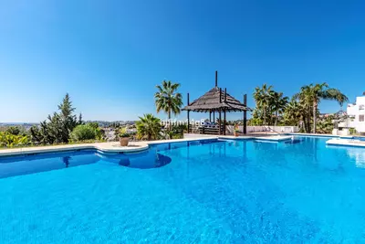 Middle Floor Apartment in Nueva Andalucía